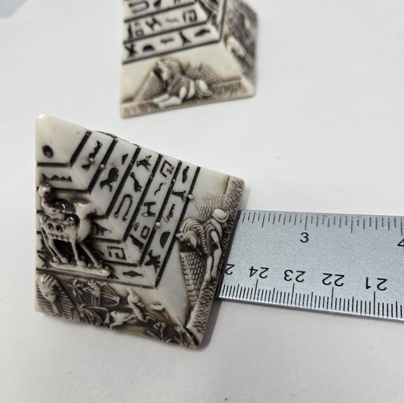 Egyptian Set Of 2 Carved Stone Pyramids With Symbols & Egypt Camels Hieroglyphic - Picture 9 of 9
